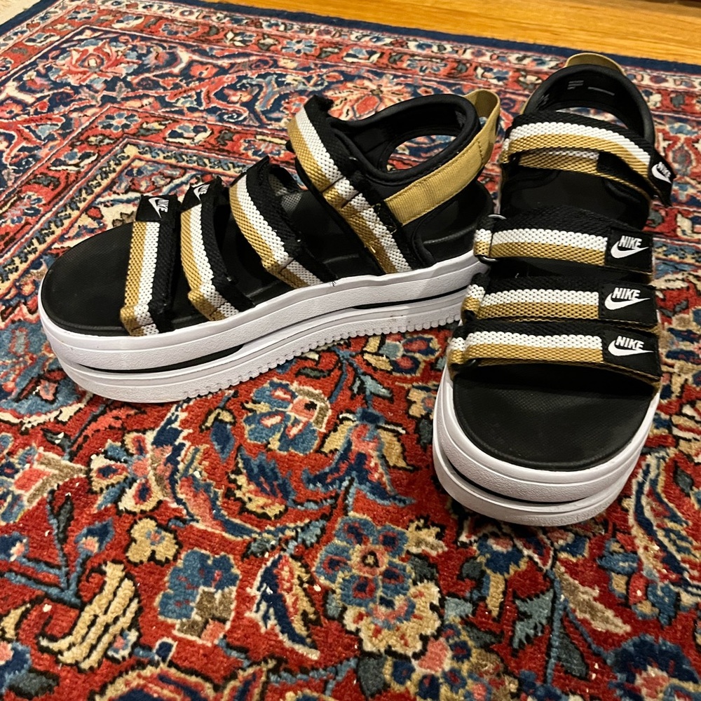 NIKE Icon sandal